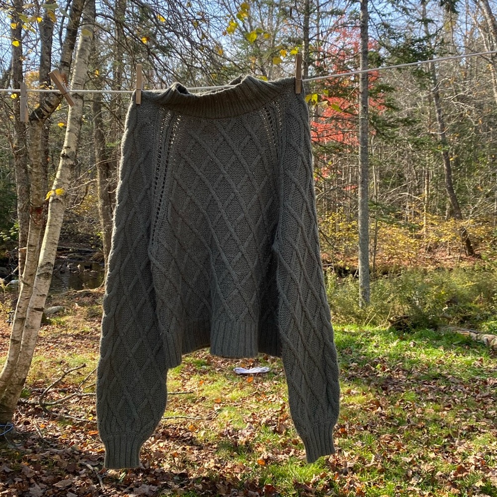American Eagle Sweater